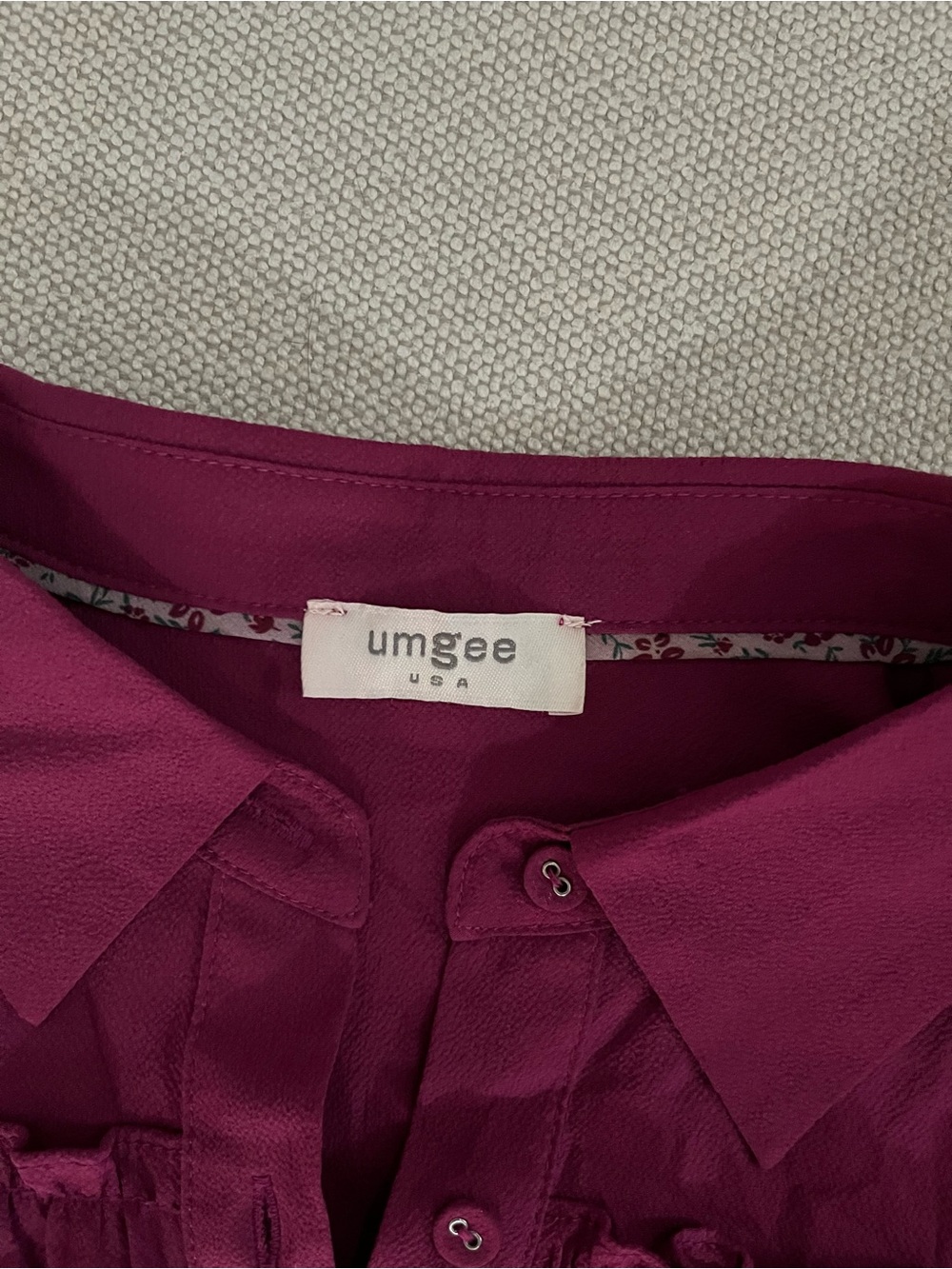 Women’s Umgee Raspberry Button Down Blouse top - Picture 3 of 11